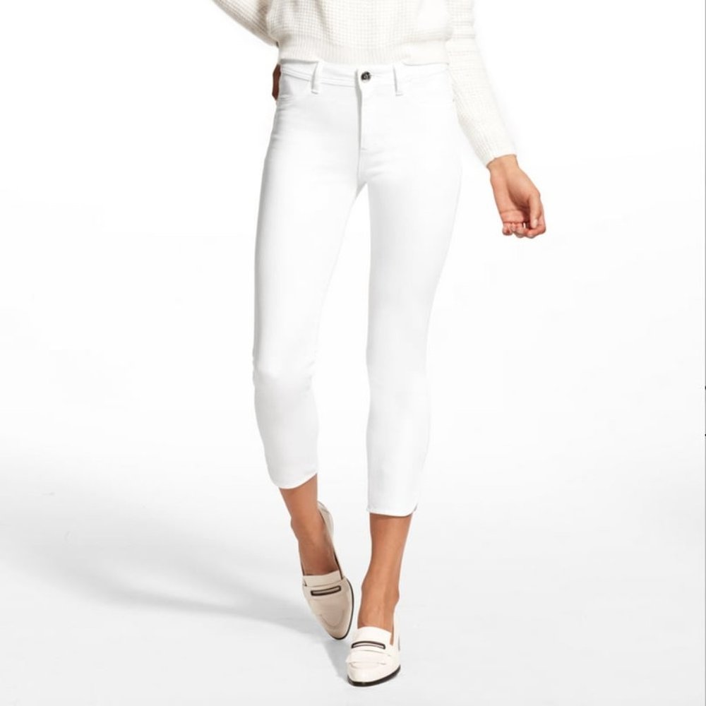 Like New! Cropped White Capri Jeans by a Bardot. Size 8-10.